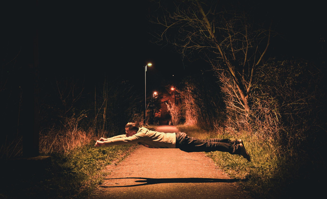 現場を飛び回る